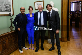 2024-06-03 - Carlo Conti, Andrea Delogu, Roberto Gualtieri Mayor of Rome Capital and Alessandro Onorato Councilor for major events, sport, fashion and tourism of Rome Capital during Photocall and Press Conference of TIM Summer Hits at Campidoglio Hall of Flags on June 1, 2024 in Rome, Italy. - PHOTOCALL TIM SUMMER HITS - NEWS - VIP