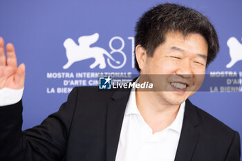 2024-09-06 - Director Wang Bing attends the photocall of the movie 'Qing Chun: Gui' (Youth: Homecoming) presented in competition during the 81st International Venice Film Festival at Venice Lido, on September 6, 2024. ©Photo: Cinzia Camela. - QUING CHUN GUI - (YOUTH - HOMECOMING) PHOTOCALL - NEWS - VIP