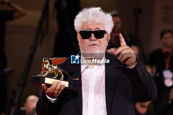 2024-09-07 - Pedro Almodovar poses with the golden Lion Award for The room next door