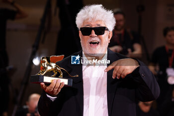 2024-09-07 - Pedro Almodovar poses with the golden Lion Award for The room next door