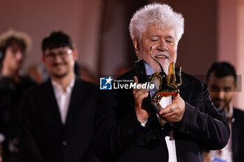 2024-09-07 - Pedro Almodovar poses with the golden Lion Award for The room next door