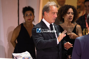 2024-09-07 - Vincent Lindon poses with his award for best male actor during the 81st Venice International Film Festival at Palazzo del Cinema on September 7, 2024 in Venice, Italy. ©Photo: Cinzia Camela. - 2024 WINNERS PHOTOCALL - THE 81ST VENICE INTERNATIONAL FILM FESTIVAL - NEWS - VIP