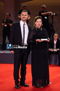 2024-09-07 - Dorothe Beinemeier (R) poses with the Horizons Best Screenplay award for 