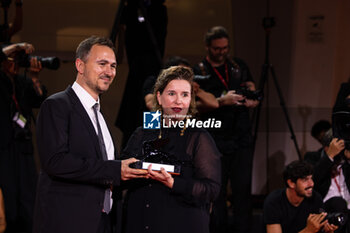 2024-09-07 - Dorothe Beinemeier (R) poses with the Horizons Best Screenplay award for 