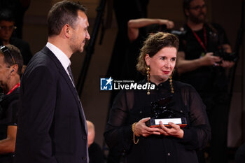 2024-09-07 - Dorothe Beinemeier (R) poses with the Horizons Best Screenplay award for 