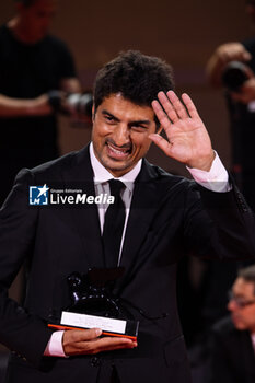 2024-09-07 - Murat Firatoglu poses with the Special Jury Prize for “One Of Those Days When Hemme Dies” during the 81st Venice International Film Festival at Palazzo del Cinema on September 07, 2024 in Venice, Italy. ©Photo: Cinzia Camela. - 2024 WINNERS PHOTOCALL - THE 81ST VENICE INTERNATIONAL FILM FESTIVAL - NEWS - VIP