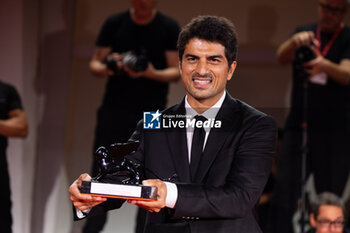 2024-09-07 - Murat Firatoglu poses with the Special Jury Prize for “One Of Those Days When Hemme Dies” during the 81st Venice International Film Festival at Palazzo del Cinema on September 07, 2024 in Venice, Italy. ©Photo: Cinzia Camela. - 2024 WINNERS PHOTOCALL - THE 81ST VENICE INTERNATIONAL FILM FESTIVAL - NEWS - VIP