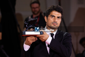 2024-09-07 - Murat Firatoglu poses with the Special Jury Prize for “One Of Those Days When Hemme Dies” during the 81st Venice International Film Festival at Palazzo del Cinema on September 07, 2024 in Venice, Italy. ©Photo: Cinzia Camela. - 2024 WINNERS PHOTOCALL - THE 81ST VENICE INTERNATIONAL FILM FESTIVAL - NEWS - VIP