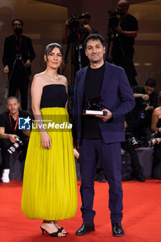 2024-09-07 - Zayne Akyol and Arshia Shakiba pose with the Best Short Film Award for “Who Loves The Sun” during the 81st Venice International Film Festival at Palazzo del Cinema on September 07, 2024 in Venice, Italy. ©Photo: Cinzia Camela. - 2024 WINNERS PHOTOCALL - THE 81ST VENICE INTERNATIONAL FILM FESTIVAL - NEWS - VIP