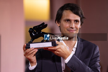 2024-09-07 - Boris Labbe poses with the Venice Immersive Grand Jury Prize for 