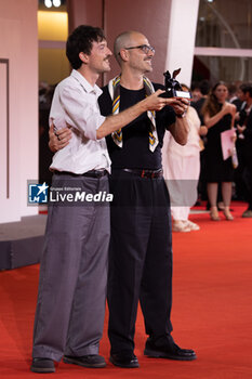 2024-09-07 - Murilo Hauser and Heitor Lorega pose with the Best Screenplay award for 