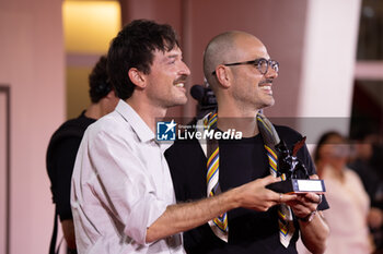 2024-09-07 - Murilo Hauser and Heitor Lorega pose with the Best Screenplay award for 