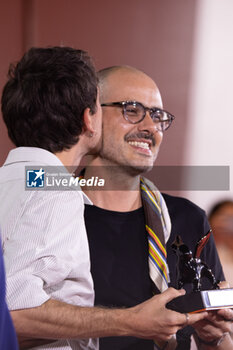 2024-09-07 - Murilo Hauser and Heitor Lorega pose with the Best Screenplay award for 