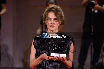 2024-09-07 - Dea Kulumbegashvili poses with the Special Jury Prize for 