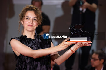 2024-09-07 - Dea Kulumbegashvili poses with the Special Jury Prize for 