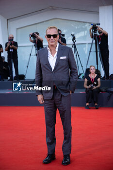 2024-09-07 - Kevin Costner attends the Closing Ceremony red carpet during the 81st Venice International Film Festival at Palazzo del Cinema on September 07, 2024 in Venice, Italy. ©Photo: Cinzia Camela. - 2024 CLOSING CEREMONY RED CARPET - THE 81ST VENICE INTERNATIONAL FILM FESTIVAL - NEWS - VIP