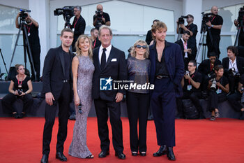 2024-09-07 - Stefan Crepon, Delphine Coulin, Vincent Lindon, Murielle Coulin and Benjamin Voisin attend the Closing Ceremony red carpet during the 81st Venice International Film Festival at Palazzo del Cinema on September 07, 2024 in Venice, Italy. ©Photo: Cinzia Camela. - 2024 CLOSING CEREMONY RED CARPET - THE 81ST VENICE INTERNATIONAL FILM FESTIVAL - NEWS - VIP