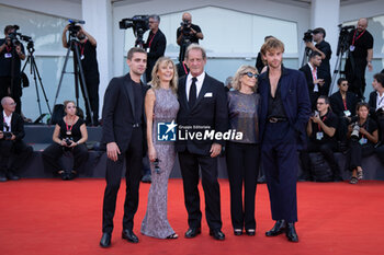 2024-09-07 - Stefan Crepon, Delphine Coulin, Vincent Lindon, Murielle Coulin and Benjamin Voisin attend the Closing Ceremony red carpet during the 81st Venice International Film Festival at Palazzo del Cinema on September 07, 2024 in Venice, Italy. ©Photo: Cinzia Camela. - 2024 CLOSING CEREMONY RED CARPET - THE 81ST VENICE INTERNATIONAL FILM FESTIVAL - NEWS - VIP