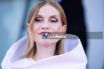 2024-09-07 - Isabelle Huppert attends the Closing Ceremony red carpet during the 81st Venice International Film Festival at Palazzo del Cinema on September 07, 2024 in Venice, Italy. ©Photo: Cinzia Camela. - 2024 CLOSING CEREMONY RED CARPET - THE 81ST VENICE INTERNATIONAL FILM FESTIVAL - NEWS - VIP