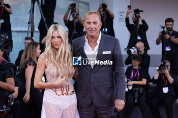 2024-09-07 - Sienna Miller and Kevin Costner attend the Closing Ceremony red carpet during the 81st Venice International Film Festival at Palazzo del Cinema on September 07, 2024 in Venice, Italy. ©Photo: Cinzia Camela. - 2024 CLOSING CEREMONY RED CARPET - THE 81ST VENICE INTERNATIONAL FILM FESTIVAL - NEWS - VIP