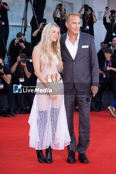 2024-09-07 - Sienna Miller and Kevin Costner attend the Closing Ceremony red carpet during the 81st Venice International Film Festival at Palazzo del Cinema on September 07, 2024 in Venice, Italy. ©Photo: Cinzia Camela. - 2024 CLOSING CEREMONY RED CARPET - THE 81ST VENICE INTERNATIONAL FILM FESTIVAL - NEWS - VIP