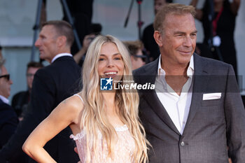 2024-09-07 - Sienna Miller and Kevin Costner attend the Closing Ceremony red carpet during the 81st Venice International Film Festival at Palazzo del Cinema on September 07, 2024 in Venice, Italy. ©Photo: Cinzia Camela. - 2024 CLOSING CEREMONY RED CARPET - THE 81ST VENICE INTERNATIONAL FILM FESTIVAL - NEWS - VIP