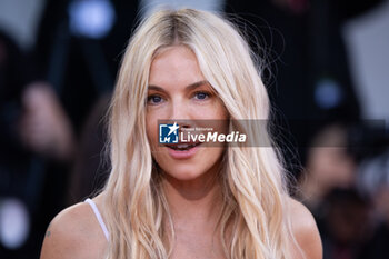 2024-09-07 - Sienna Miller attends the Closing Ceremony red carpet during the 81st Venice International Film Festival at Palazzo del Cinema on September 07, 2024 in Venice, Italy. ©Photo: Cinzia Camela. - 2024 CLOSING CEREMONY RED CARPET - THE 81ST VENICE INTERNATIONAL FILM FESTIVAL - NEWS - VIP