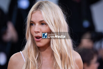 2024-09-07 - Sienna Miller attends the Closing Ceremony red carpet during the 81st Venice International Film Festival at Palazzo del Cinema on September 07, 2024 in Venice, Italy. ©Photo: Cinzia Camela. - 2024 CLOSING CEREMONY RED CARPET - THE 81ST VENICE INTERNATIONAL FILM FESTIVAL - NEWS - VIP