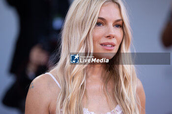 2024-09-07 - Sienna Miller attends the Closing Ceremony red carpet during the 81st Venice International Film Festival at Palazzo del Cinema on September 07, 2024 in Venice, Italy. ©Photo: Cinzia Camela. - 2024 CLOSING CEREMONY RED CARPET - THE 81ST VENICE INTERNATIONAL FILM FESTIVAL - NEWS - VIP