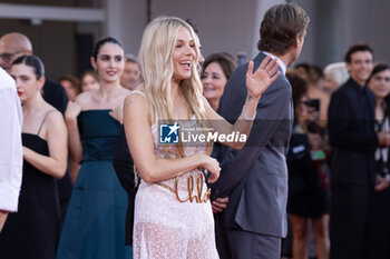 2024-09-07 - Sienna Miller attends the Closing Ceremony red carpet during the 81st Venice International Film Festival at Palazzo del Cinema on September 07, 2024 in Venice, Italy. ©Photo: Cinzia Camela. - 2024 CLOSING CEREMONY RED CARPET - THE 81ST VENICE INTERNATIONAL FILM FESTIVAL - NEWS - VIP