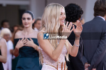 2024-09-07 - Sienna Miller attends the Closing Ceremony red carpet during the 81st Venice International Film Festival at Palazzo del Cinema on September 07, 2024 in Venice, Italy. ©Photo: Cinzia Camela. - 2024 CLOSING CEREMONY RED CARPET - THE 81ST VENICE INTERNATIONAL FILM FESTIVAL - NEWS - VIP