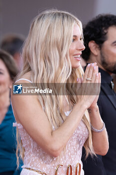 2024-09-07 - Sienna Miller attends the Closing Ceremony red carpet during the 81st Venice International Film Festival at Palazzo del Cinema on September 07, 2024 in Venice, Italy. ©Photo: Cinzia Camela. - 2024 CLOSING CEREMONY RED CARPET - THE 81ST VENICE INTERNATIONAL FILM FESTIVAL - NEWS - VIP