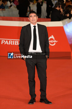 2024-10-16 - Nicola Fratoianni attends the Red Carpet Opening Ceremony during the 19th Rome Film Festival at Auditorium Parco Della Musica on October 16, 2024 in Rome, Italy. - FESTA DEL CINEMA OPENING CEREMONY - NEWS - VIP