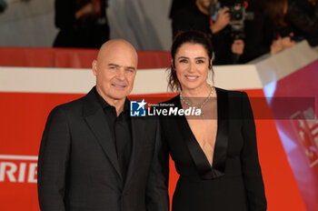 2024-10-16 - Luca Zingaretti and Luisa Ranieri attends the Red Carpet Opening Ceremony during the 19th Rome Film Festival at Auditorium Parco Della Musica on October 16, 2024 in Rome, Italy. - FESTA DEL CINEMA OPENING CEREMONY - NEWS - VIP