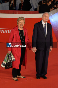 2024-10-16 - Gianni Letta, Maddalena Marignetti attends the Red Carpet Opening Ceremony during the 19th Rome Film Festival at Auditorium Parco Della Musica on October 16, 2024 in Rome, Italy. - FESTA DEL CINEMA OPENING CEREMONY - NEWS - VIP