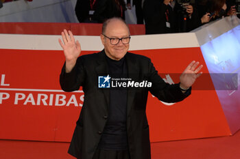 2024-10-16 - Carlo Verdone attends the Red Carpet Opening Ceremony during the 19th Rome Film Festival at Auditorium Parco Della Musica on October 16, 2024 in Rome, Italy. - FESTA DEL CINEMA OPENING CEREMONY - NEWS - VIP