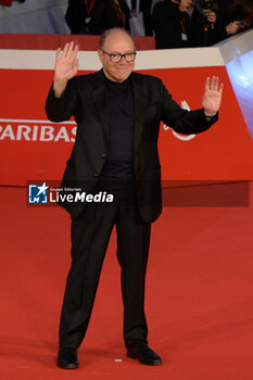 2024-10-16 - Carlo Verdone attends the Red Carpet Opening Ceremony during the 19th Rome Film Festival at Auditorium Parco Della Musica on October 16, 2024 in Rome, Italy. - FESTA DEL CINEMA OPENING CEREMONY - NEWS - VIP