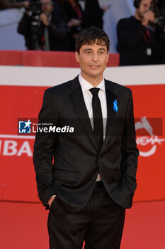 2024-10-16 - Lino Guanciale attends the Red Carpet Opening Ceremony during the 19th Rome Film Festival at Auditorium Parco Della Musica on October 16, 2024 in Rome, Italy. - FESTA DEL CINEMA OPENING CEREMONY - NEWS - VIP