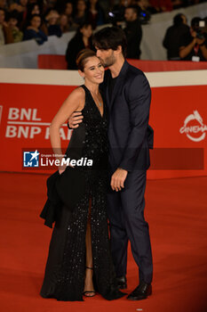 2024-10-16 - Maria Elena Boschi and Giulio Berruti attends the Red Carpet Opening Ceremony during the 19th Rome Film Festival at Auditorium Parco Della Musica on October 16, 2024 in Rome, Italy. - FESTA DEL CINEMA OPENING CEREMONY - NEWS - VIP