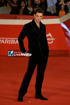 2024-10-16 - Achille Lauro attends the Red Carpet Opening Ceremony during the 19th Rome Film Festival at Auditorium Parco Della Musica on October 16, 2024 in Rome, Italy. - FESTA DEL CINEMA OPENING CEREMONY - NEWS - VIP