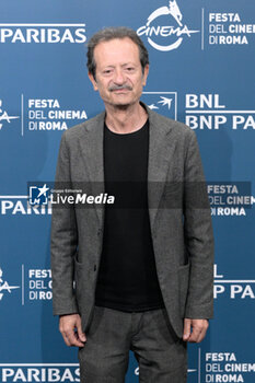 2024-10-17 - Rocco Papaleo attends the Photocall of the movie “U.S. Palmese” during the 19th Rome Film Festival at Auditorium Parco Della Musica on October 17, 2024 in Rome, Italy. - THE 19TH ROME FILM FESTIVAL PHOTOCALL 