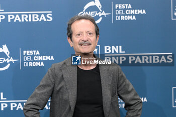 2024-10-17 - Rocco Papaleo attends the Photocall of the movie “U.S. Palmese” during the 19th Rome Film Festival at Auditorium Parco Della Musica on October 17, 2024 in Rome, Italy. - THE 19TH ROME FILM FESTIVAL PHOTOCALL 