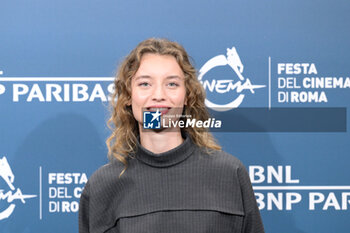 2024-10-17 - Giulia Maenza attends the Photocall of the movie “U.S. Palmese” during the 19th Rome Film Festival at Auditorium Parco Della Musica on October 17, 2024 in Rome, Italy. - THE 19TH ROME FILM FESTIVAL PHOTOCALL 