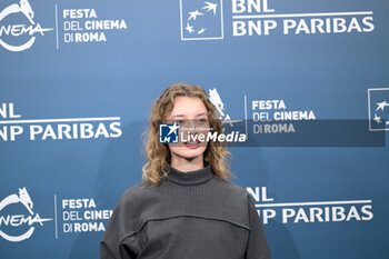 2024-10-17 - Giulia Maenza attends the Photocall of the movie “U.S. Palmese” during the 19th Rome Film Festival at Auditorium Parco Della Musica on October 17, 2024 in Rome, Italy. - THE 19TH ROME FILM FESTIVAL PHOTOCALL 