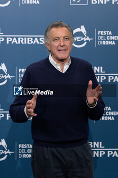 2024-10-17 - Luca Barbareschi director attends the Photocall of the movie “Paradiso in Vendita” during the 19th Rome Film Festival at Auditorium Parco Della Musica on October 17, 2024 in Rome, Italy. - THE 19TH ROME FILM FESTIVAL PHOTOCALL 