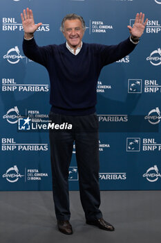 2024-10-17 - Luca Barbareschi director attends the Photocall of the movie “Paradiso in Vendita” during the 19th Rome Film Festival at Auditorium Parco Della Musica on October 17, 2024 in Rome, Italy. - THE 19TH ROME FILM FESTIVAL PHOTOCALL 