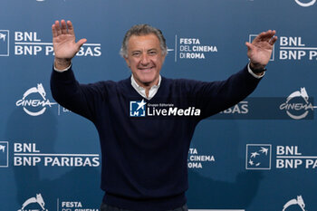 2024-10-17 - Luca Barbareschi director attends the Photocall of the movie “Paradiso in Vendita” during the 19th Rome Film Festival at Auditorium Parco Della Musica on October 17, 2024 in Rome, Italy. - THE 19TH ROME FILM FESTIVAL PHOTOCALL 