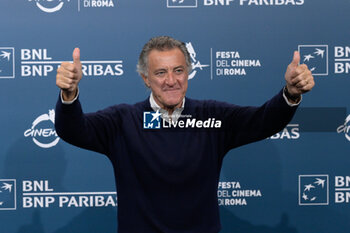 2024-10-17 - Luca Barbareschi director attends the Photocall of the movie “Paradiso in Vendita” during the 19th Rome Film Festival at Auditorium Parco Della Musica on October 17, 2024 in Rome, Italy. - THE 19TH ROME FILM FESTIVAL PHOTOCALL 