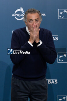 2024-10-17 - Luca Barbareschi director attends the Photocall of the movie “Paradiso in Vendita” during the 19th Rome Film Festival at Auditorium Parco Della Musica on October 17, 2024 in Rome, Italy. - THE 19TH ROME FILM FESTIVAL PHOTOCALL 