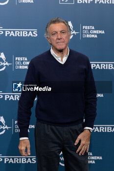 2024-10-17 - Luca Barbareschi director attends the Photocall of the movie “Paradiso in Vendita” during the 19th Rome Film Festival at Auditorium Parco Della Musica on October 17, 2024 in Rome, Italy. - THE 19TH ROME FILM FESTIVAL PHOTOCALL 